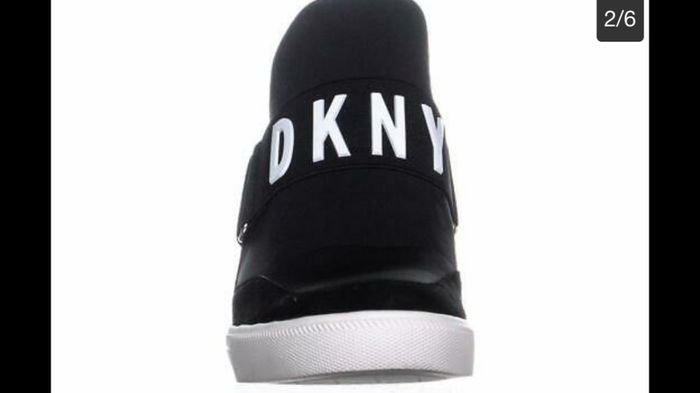 womans trainers DKNY. Size 6.