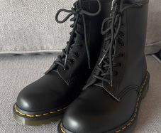 Brand New Original Dr Martens Ladies SIZE 4