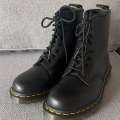 Brand New Original Dr Martens Ladies SIZE 4