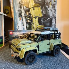 Lego Technic Land Rover Defender 42110 - Box and Manual included