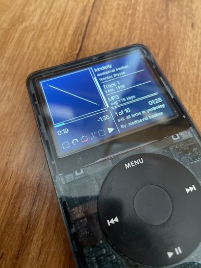 iPod 5 + new faceplate + rockbox + charging cable