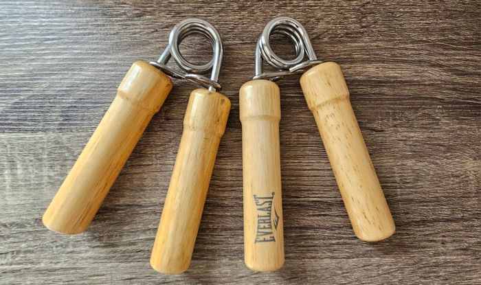 Everlast Hand Grips wooden