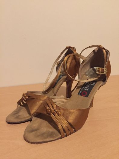 Salsa shoes