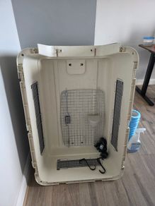 Pet travel box