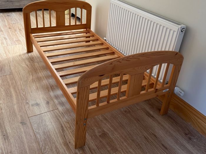 Toddler bed