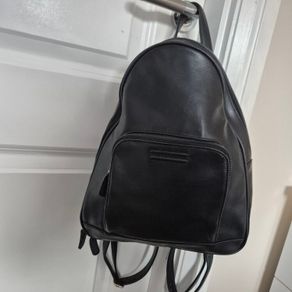 Mark Spencer backpack with multii small pockets inside very good condition
