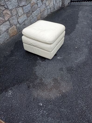 Poofy chair