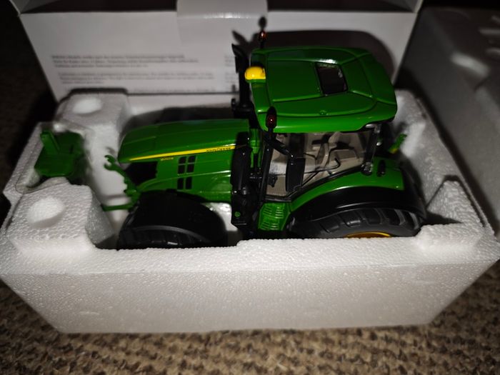 Wiking John Deere 6250R 1/32 Scale Model