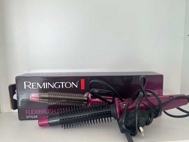 Remington Flexibrush Steam Hair Air blower Styler CB4N.  IMMACULATE. As new.