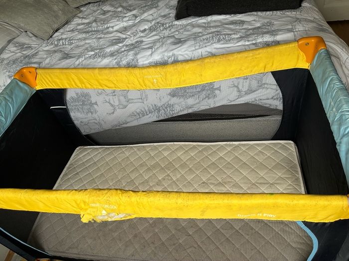 Hauck Travel cot