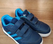 boy's Adidas shoes. UK1/EUR 33