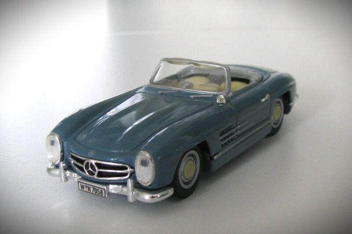 Diecast Model Mercedes-Benz 300SL (W198) - Collectable Vanguards 1:43