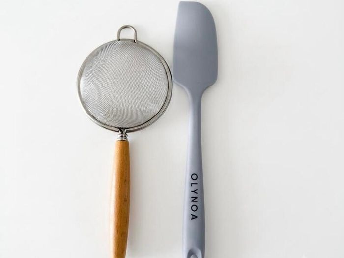 Gray Silicone Spatula & Fine Mesh Strainer Set