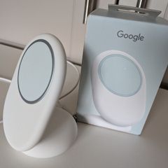 Official Google Pixelsnap Charger with Stand - Like New