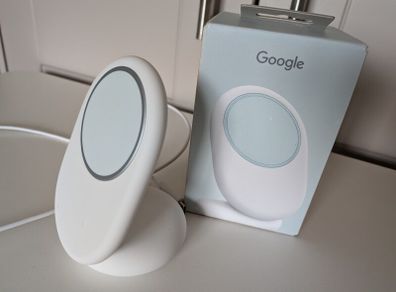 Official Google Pixelsnap Charger with Stand - Like New