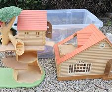 Sylvanian Families Treehouse and characters