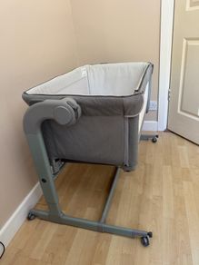 Chicco Next2Me Bedside Crib - Excellent Condition - Mattress Included