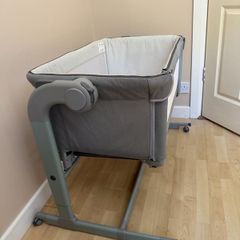 Chicco Next2Me Bedside Crib - Excellent Condition - Mattress Included