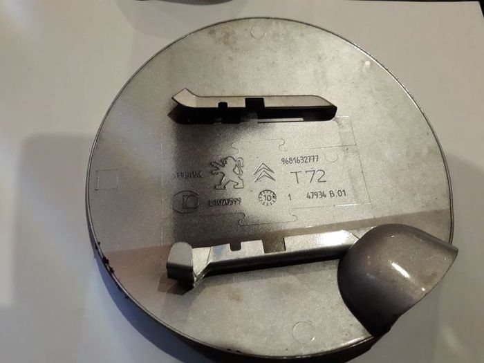 peugeot fuel cap cover