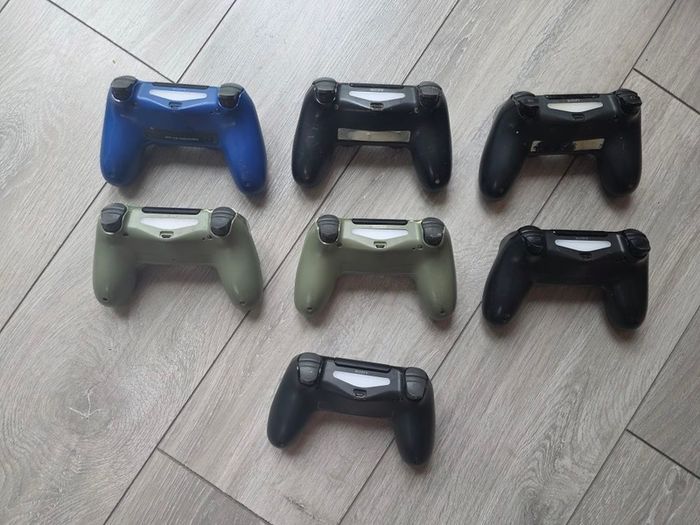 7 x PS4 Controllers Joblot (Free Post)