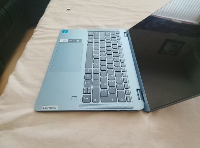 Lenovo ideapad Flex 5i 2 in 1 12th gen i3