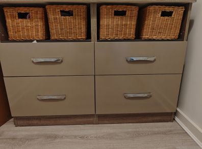 Side board