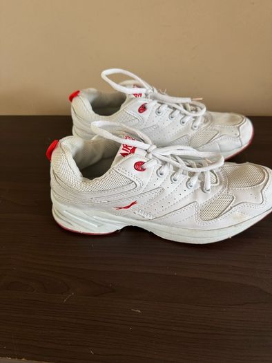 White trainers, size 38
