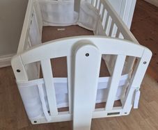 White Wooden Baby Swinging Cot/Cradle - Excellent Condition