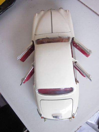Maisto Jaguar mark ii 1959  Diecast Model Car 1/18