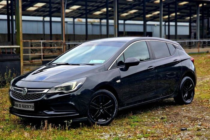 2016 Vauxhall Astra Blacked-out D-badge
