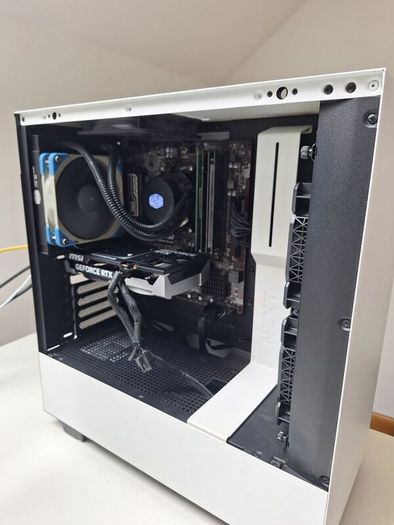 Ultimate 1440p Streaming & Gaming Studio | RTX 5060 | 32GB RAM | Dual Monitors | Arozzi Mic | Xbox Controller