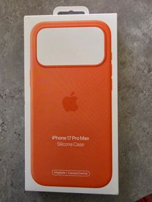 iPhone 17 Pro Max Silicone Case with MagSafe - Orange