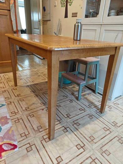 Kitchen dining table
