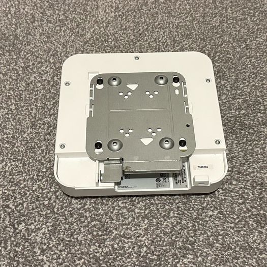 Cisco AIR-AP2802I-E-K9 - multifunctional Wi-Fi access point. Can be used in FlexConnect mode without controller. Used but in a very good condition.