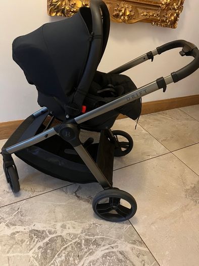 Full travel system with isofix base