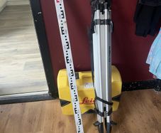 Leica laser level with tripod and staff