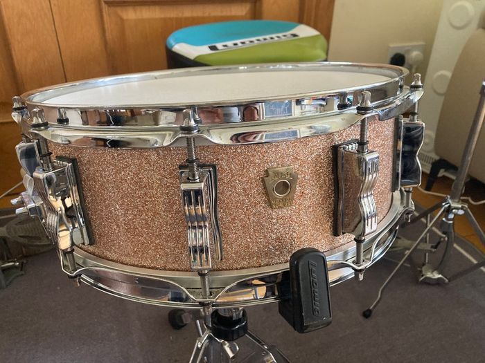 Ludwig Champagne Sparkle 7-ply Maple 14x5 Snare Drum