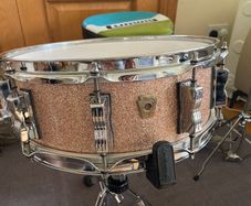 Ludwig Champagne Sparkle 7-ply Maple 14x5 Snare Drum