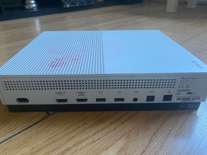 Xbox One S 1TB, + Controller and Box