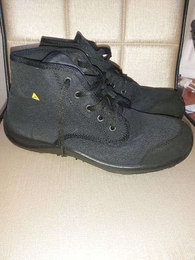 Safety boots UK 8
