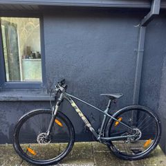 Trek marlin 5 - barely used - original receipt