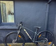 Trek marlin 5 - barely used - original receipt
