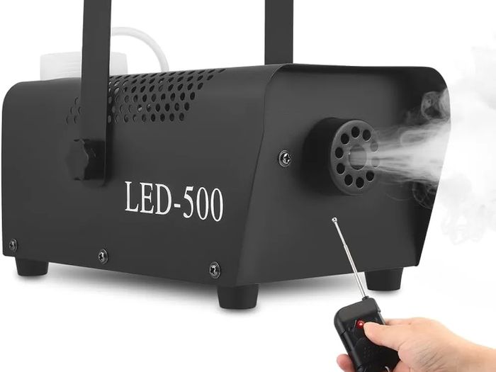 Fog Machine, 500W Smoke Machine with Wireless Remote Control & Automatic Spray Function, Mini Fog Smoke Machine for Halloween Christmas Party Wedding DJ Performance Stage Show (No Light)