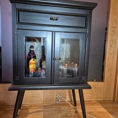 lovely little cocktail cabinet