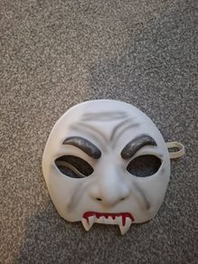 Vampire mask
