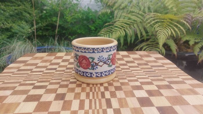 Beautiful Nicholas Mosse Small Straight-Sided Circular Pot/Bowl in the Popular but Discontinued "Kilfane Rose" Pattern, Circa 1996-2004