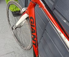 Giant defy road bike