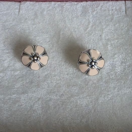 Pandora cherry blossom clips charm, featuring smooth cream enamel petals and a sterling silver beaded center very good condition