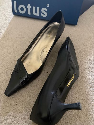 Lotus mid heel shoe