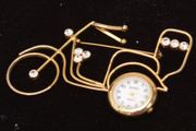 Vintage Ladies Suizo Brooch Watch